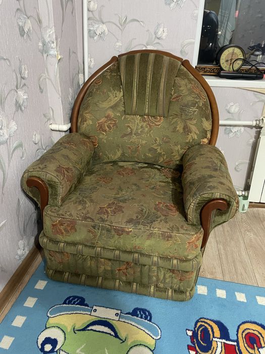 Диван с креслом. Отдам даром