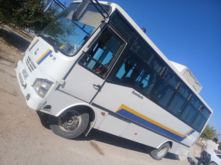 Avtobus Isuzu Np21 sotiladi 2007 tasolda mator zadnimos zoʻr