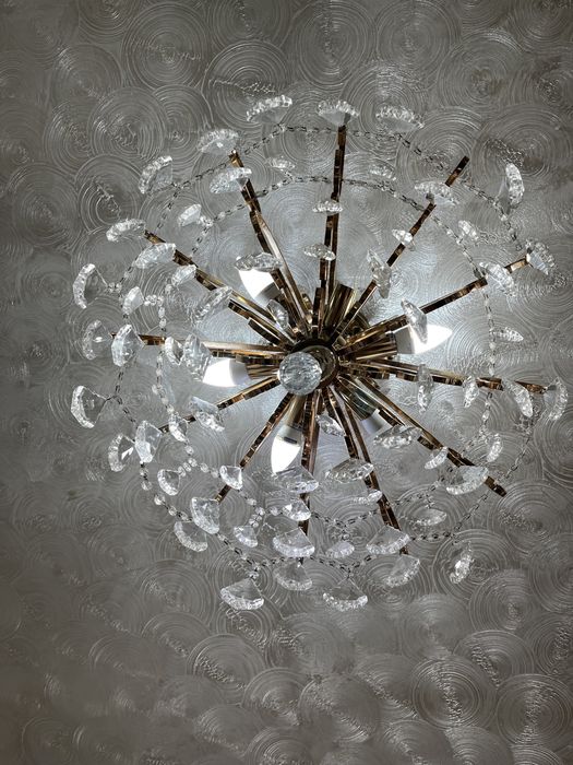 Продам люстру