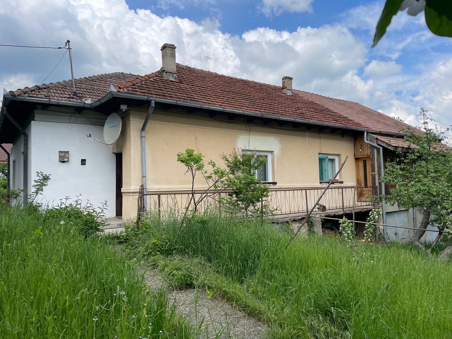 Casa din caramida, mobilata si utilata - Gura Leorzii, Comanesti