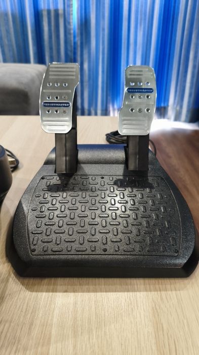 Игровой руль Thrustmaster T300