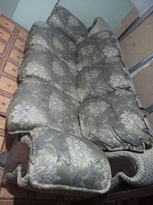 Продам диван 7000. Без клопов  чистый.