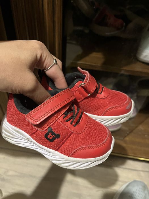 Продам 20-21 размер кроссовки