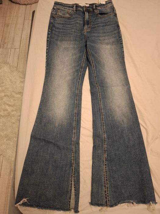 Blugi Stradivarius mar 40