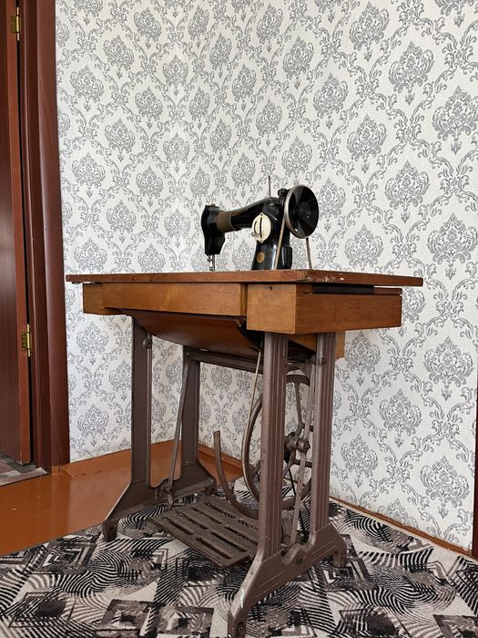 Продам швейную машинку