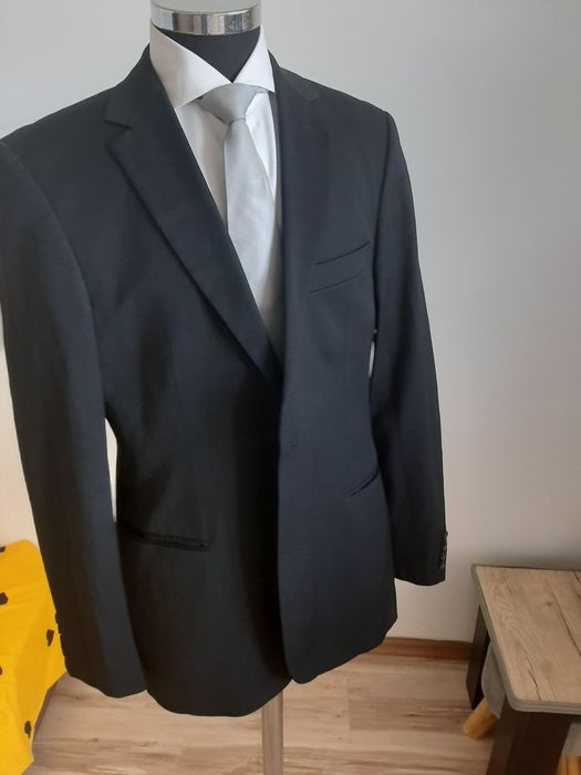 Vând/schimb Sacou original HUGO BOSS marimea XXL