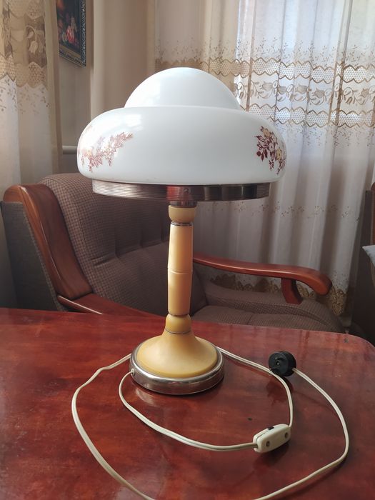 Продаю Настольная лампа  в отличном состоянии производство  Россия.