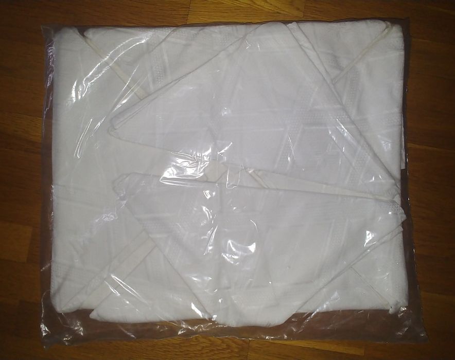 Нов комплект покривка и шест салфетки