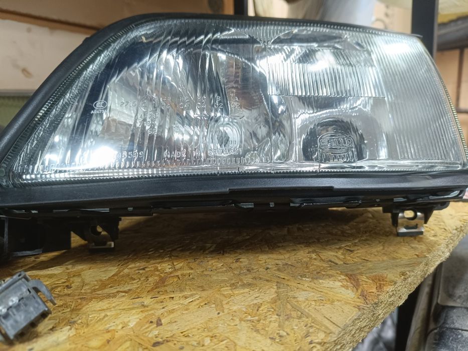 Фара левая Ауди А6 С4