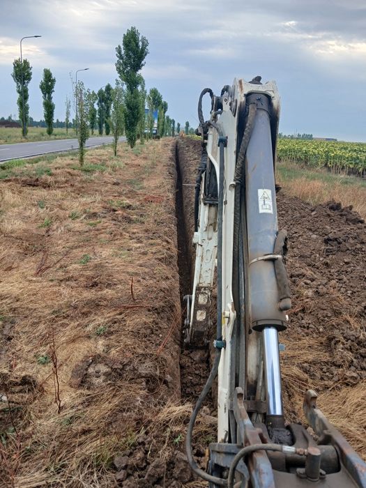 Închiriez buldoexcavator