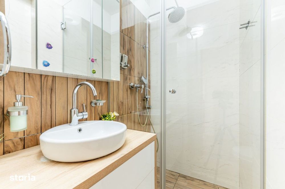 Apartament cu 4 camere si parcare in zona Platinia, cu parcare, pet fr