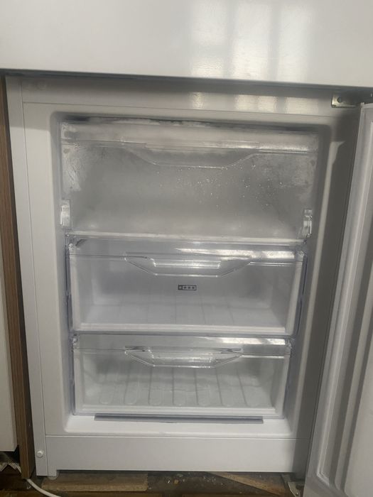 Холодельник indesit 100000