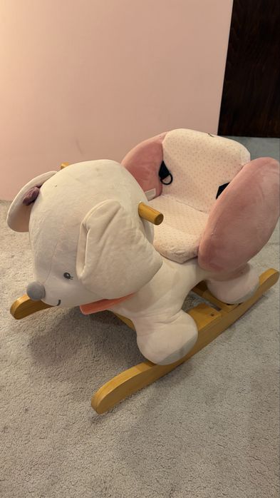 Дървена люлка розово кученце