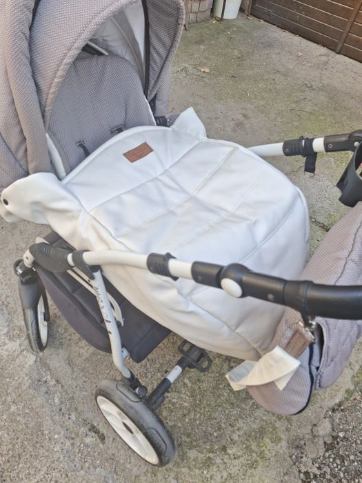 Бебешка количка 3 в 1