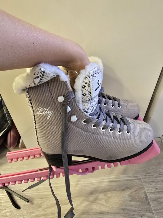 Продам коньки детские на девочку!