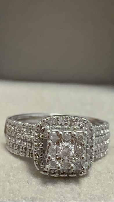 Бриллиантовое кольцо