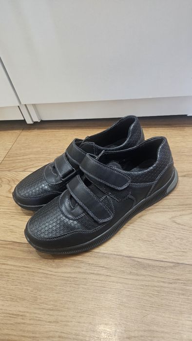 Обувь подростковая в хорошем состоянии