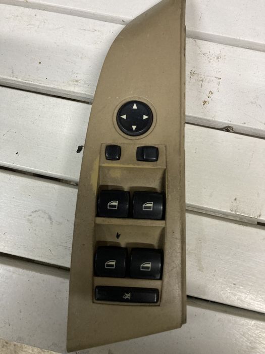 Конзола БМВ Е60