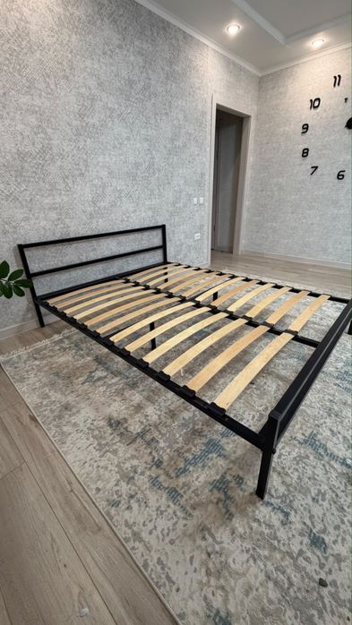 Кровать 160*200 с матрасом. Самовывоз