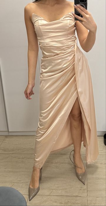 Официална сатенена рокля