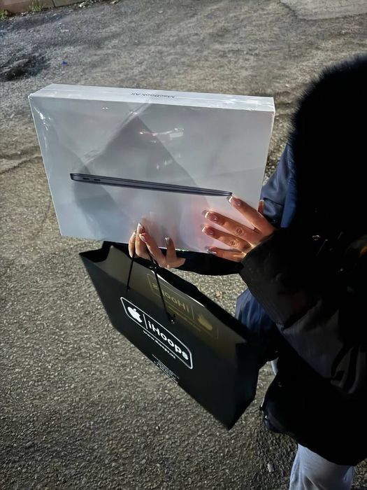 В кредит MacBook Air 13 inch M1 8/256Gb от 714,000 сум в месяц!