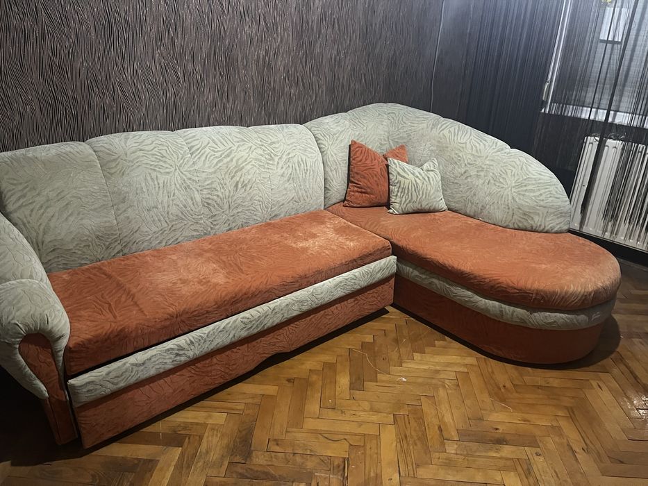 Разтегателен диван