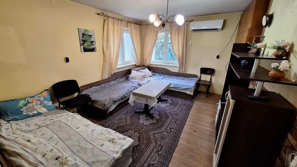 Дава се под наем Тристаен апартамент в Пирдоп - 78 кв.м за 39.78 € - Снимка #2