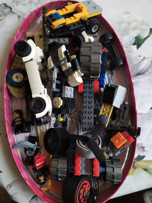 Продам запчасти от Лего.