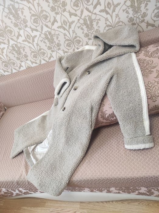 Продам пальто демисезонные. Чебурашка