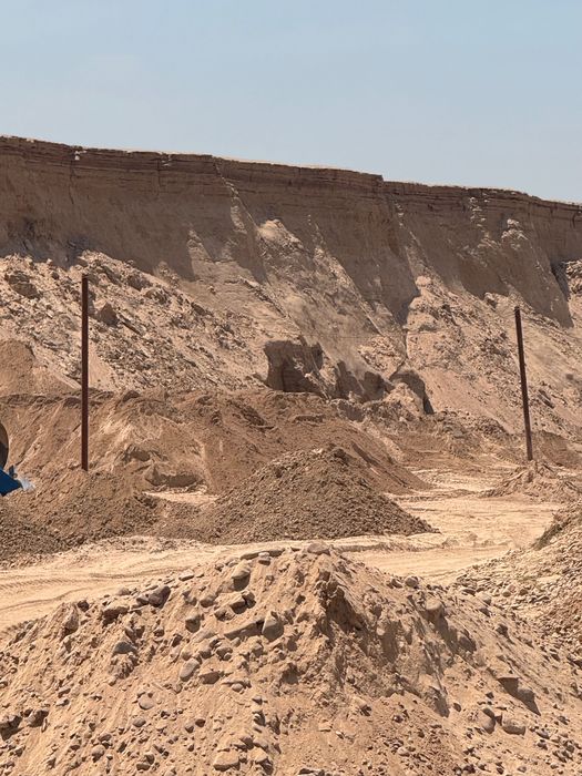 Кварцевый песок. При заказе большого обьема скидка имеется.