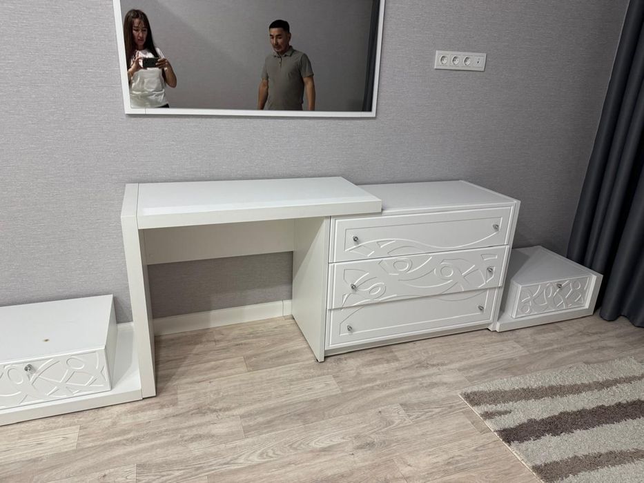 Продам комод с зеркалом