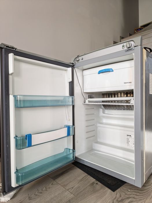 Frigider Thetford N112 – 3 surse de alimentare 
 Ideal pentru rulotă, camper sau autorulotă