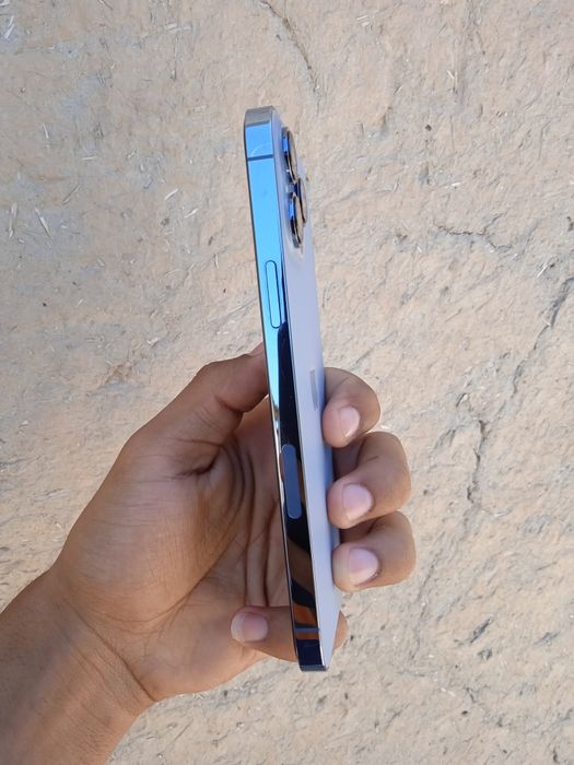 iPhone 13 pro max telefoni sotiladi