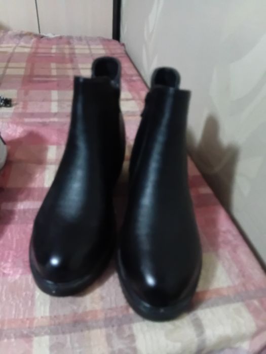 Продам обувь куртку телефон