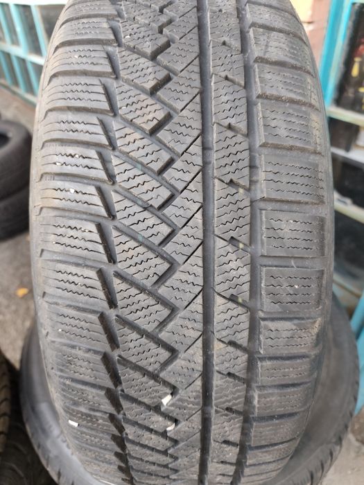 Продавам 4 зимни гуми 215/50/18 Continental