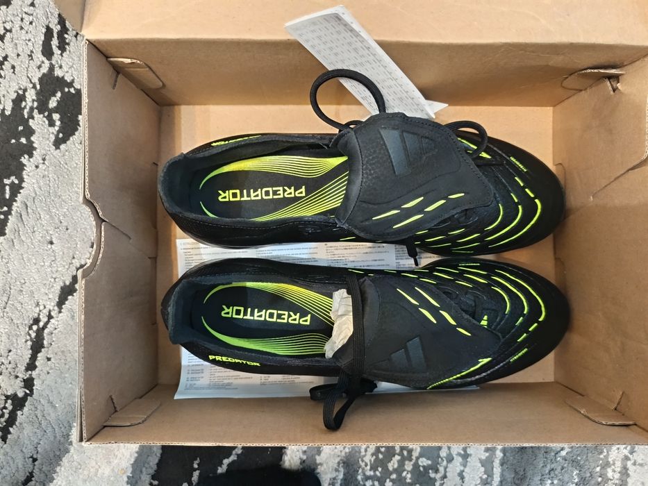 Ghete de fotbal pentru sintetic Adidas Predator