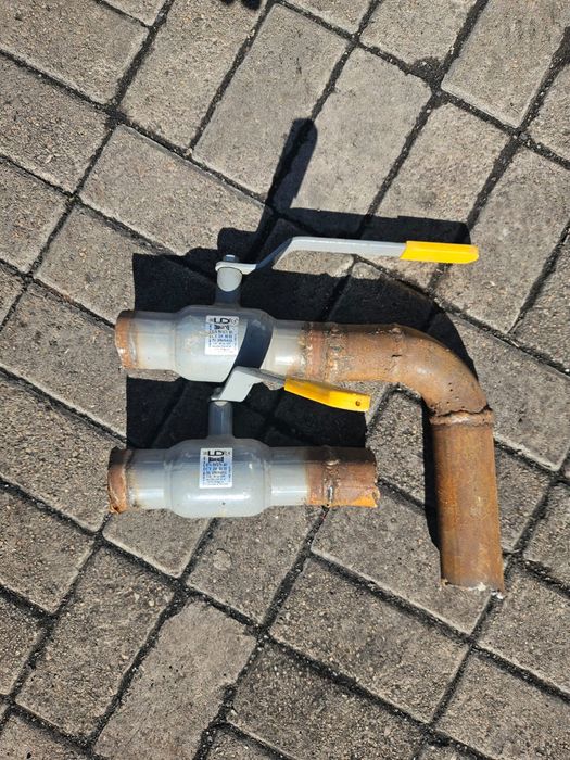 вварной кран 2 штуки б/у