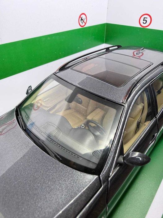 Колекционерски модел BMW 3 series E91 kyosho 1/18