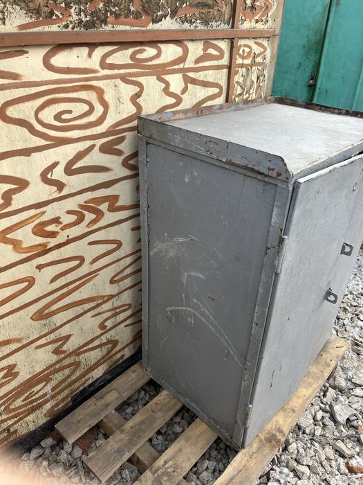 Продам шкаф металлический