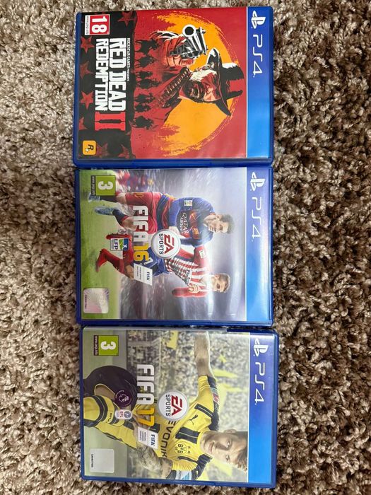 Consolă PlayStation 4 Slim, 500 GB, negră.