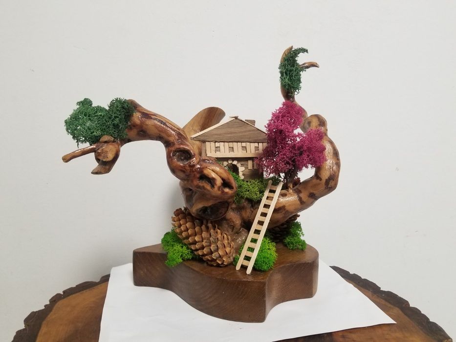 Къща на дърво ръчна изработка.