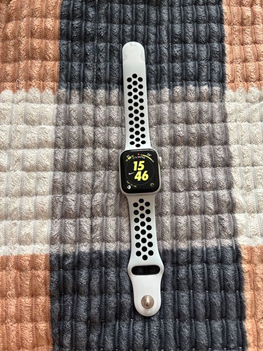 Apple Watch SE 40мм Nike