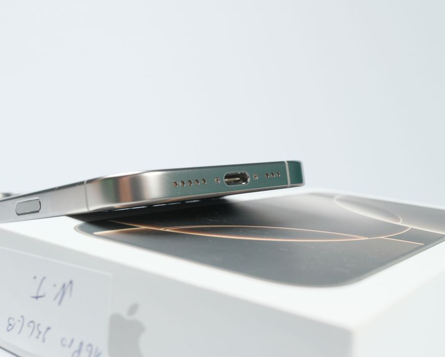 iPhone 16 Pro 256GB, Natural Titanium