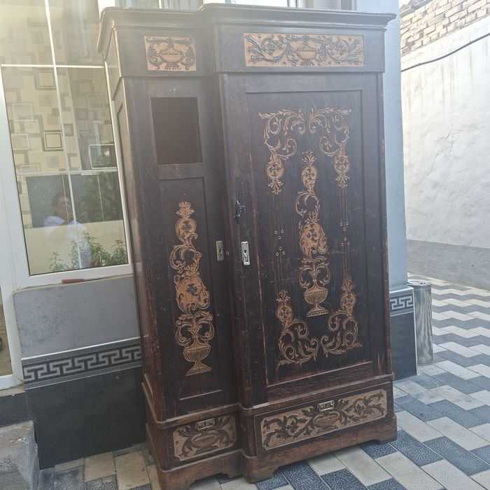 Продажа  аникварятный. Шкафи