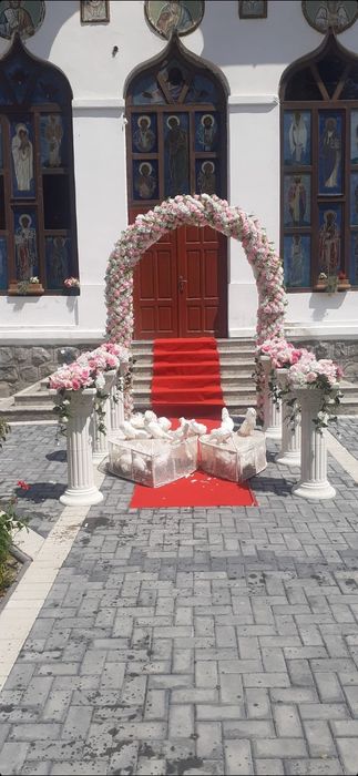 Stalpisori si arcada pentru nunti