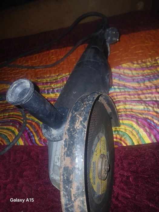 Vând - Rotopercutor Makita hr2470 -   flex Putere: 2000 W