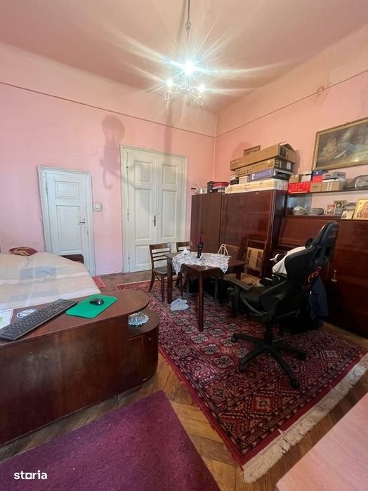 Apartament 3 camere, curte, zona Centrala-Ultracentrala