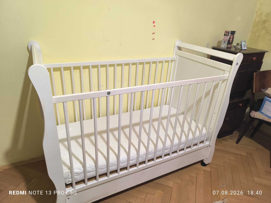 Продавам бебешка кошара размер 120/60 с матрак за нея