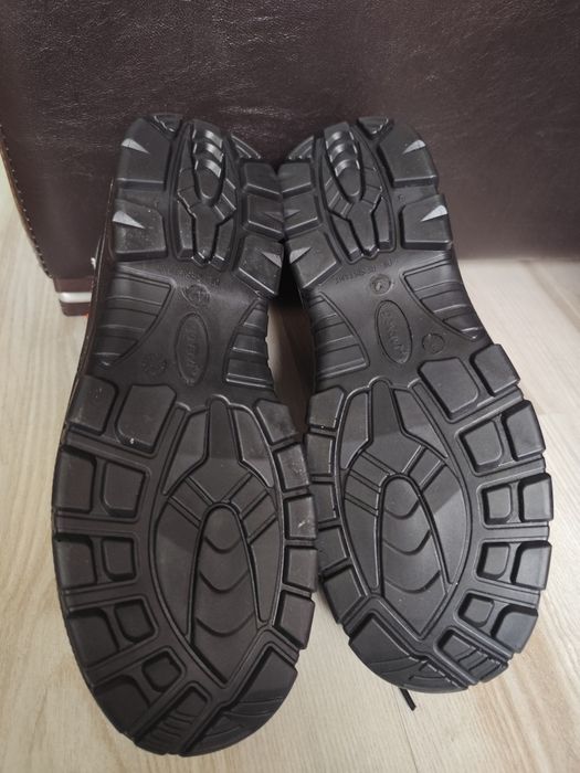 Vând ghete piele de lucru noi Olanda