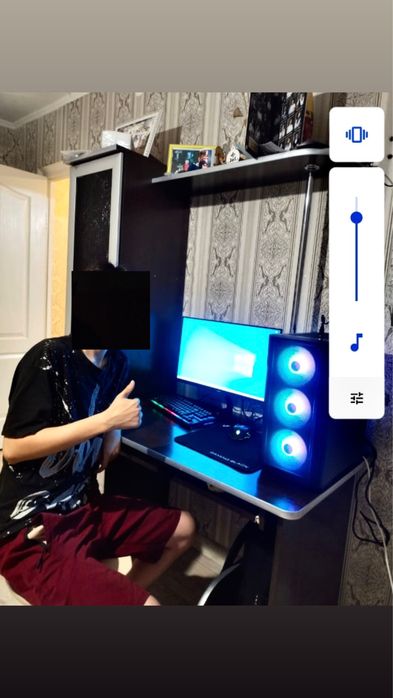 продам компютерный стол со шкафом за 10000